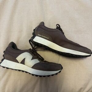 New Balance 327 Sneakers